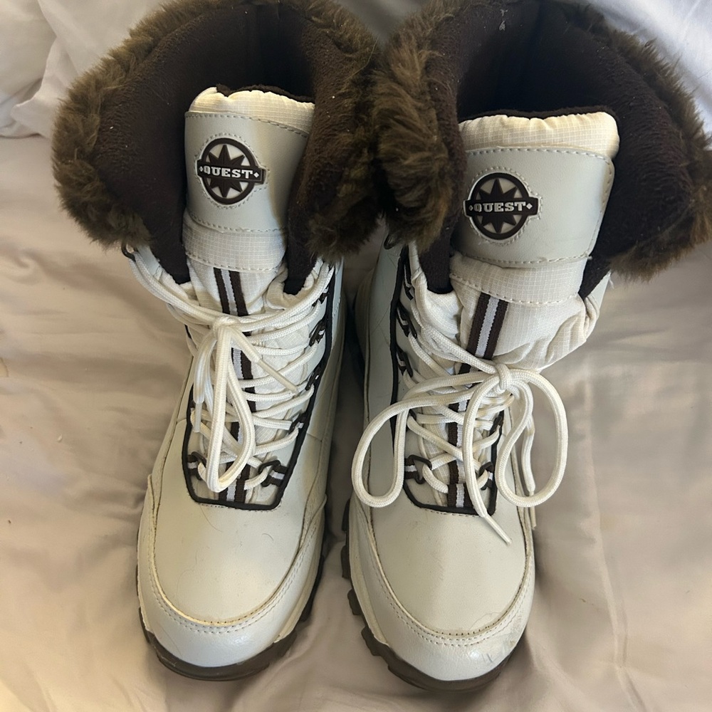 QUEST WOS GLACIER  White Thinsulated Lined Snow Winter Boots Womens Size 8